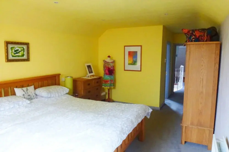 Charming 2-bed 2-bath Cottage in Rostrevor