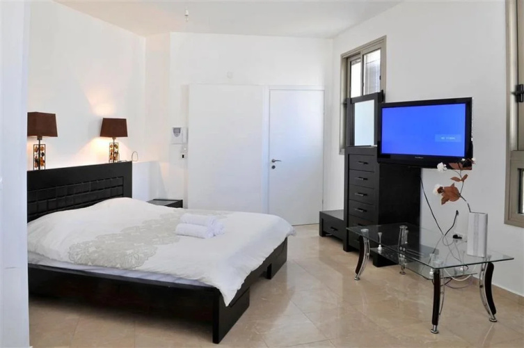 Geula Suites Hotel