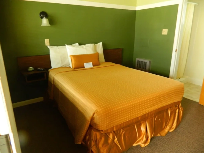 Economy Double Basement room