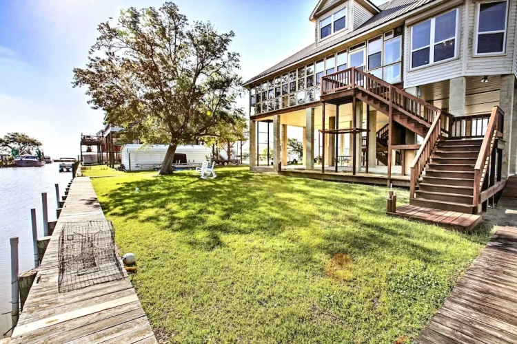 5 Bedrooms Cottage