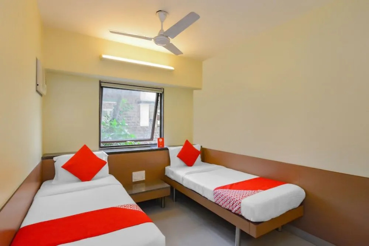 OYO 18803 Smart Inn