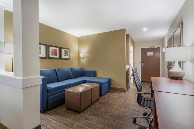 Standard Quadruple Suite