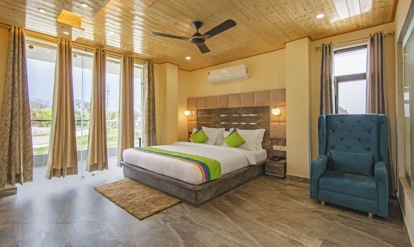 Premium room with balcony
