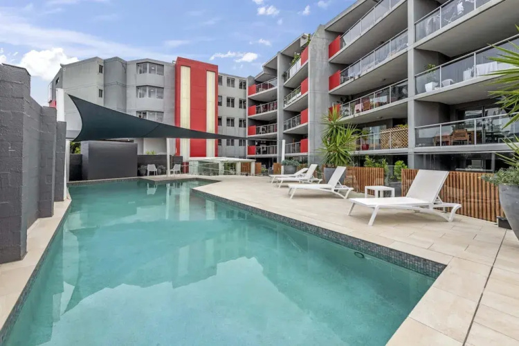 Studio With Balcony Access in Central Bowen Hills