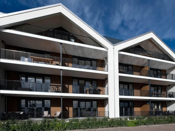 Beautiful Apartment With Beautiful Views of the Lively Marina