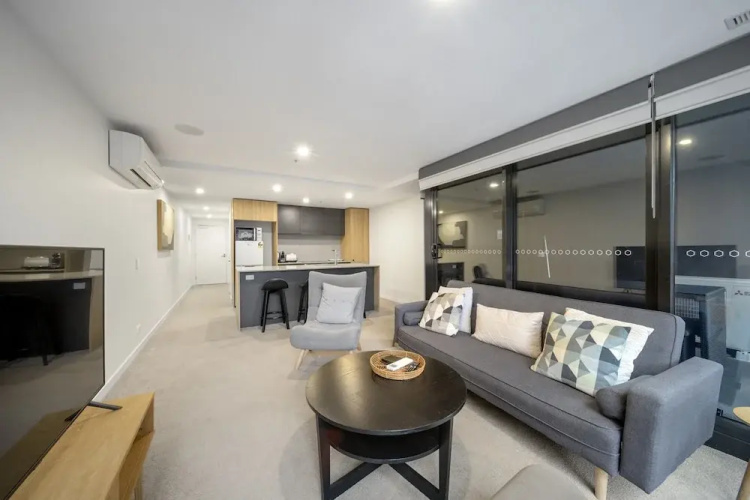 Chic Inner-city 2-bed Abode With Pool, Gym & Sauna