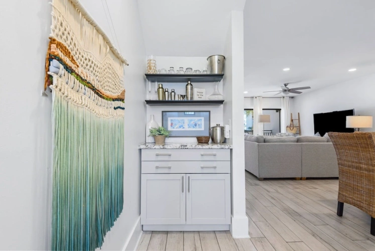 Standard room with partial ocean view