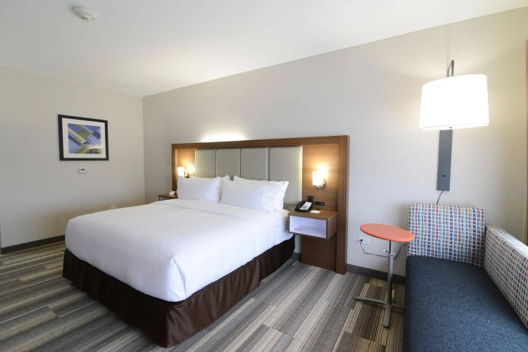Holiday Inn Express & Suites Chicago North Shore - Niles by IHG