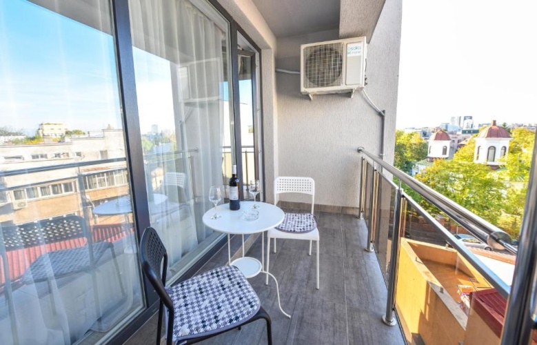 Studio with balcony and with view