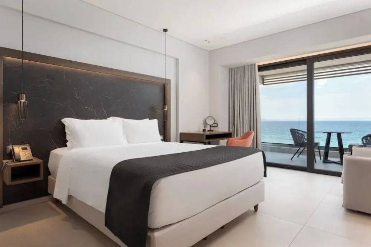 Comfort room with balcony and with sea view