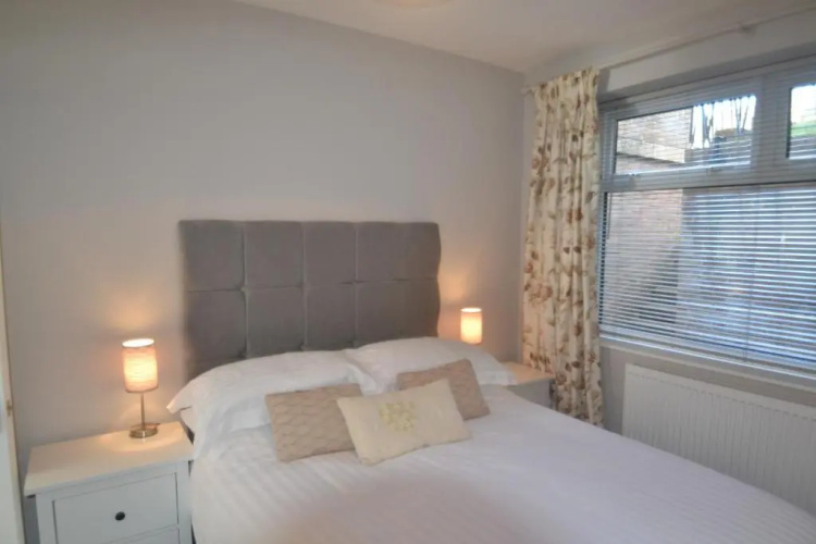 Charming 1 bed riverside apartment