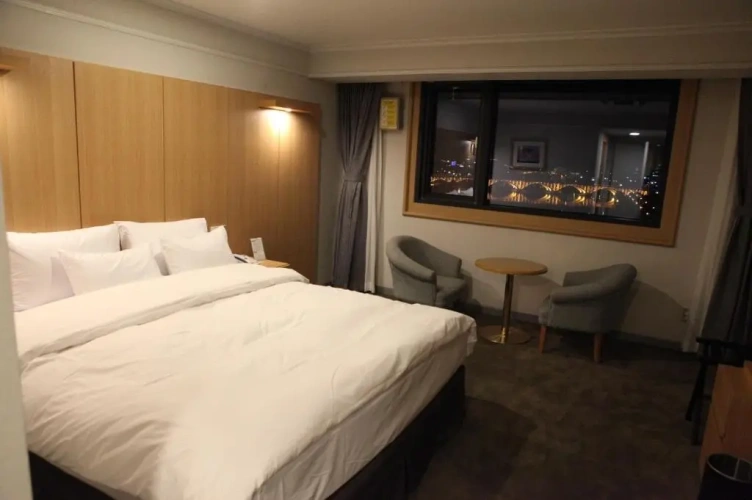 Suite with river view