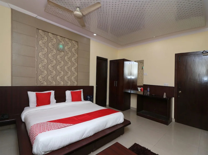 OYO 3735 Hotel Chilana Tower