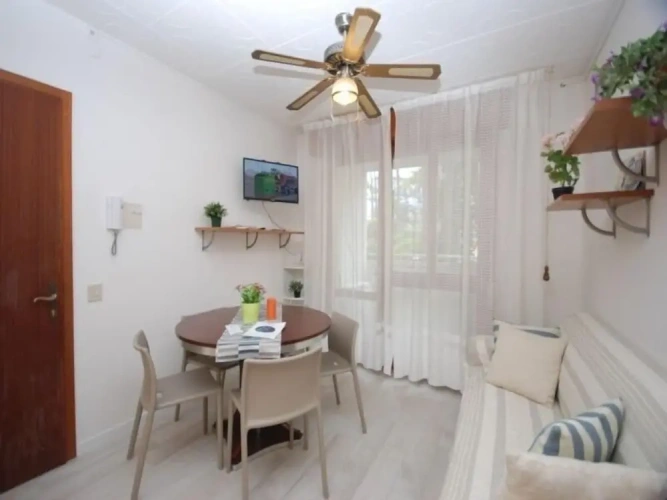 2 Bedrooms Apartment with balcony and with garden view