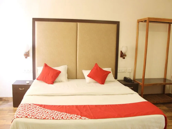OYO 14353 Hotel Roxas