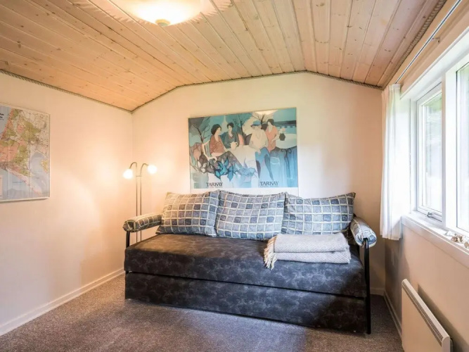Secluded Pine Tree Cottage-by Traum