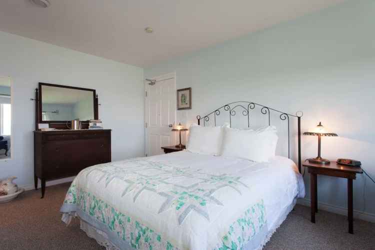 Johnson Shore Inn