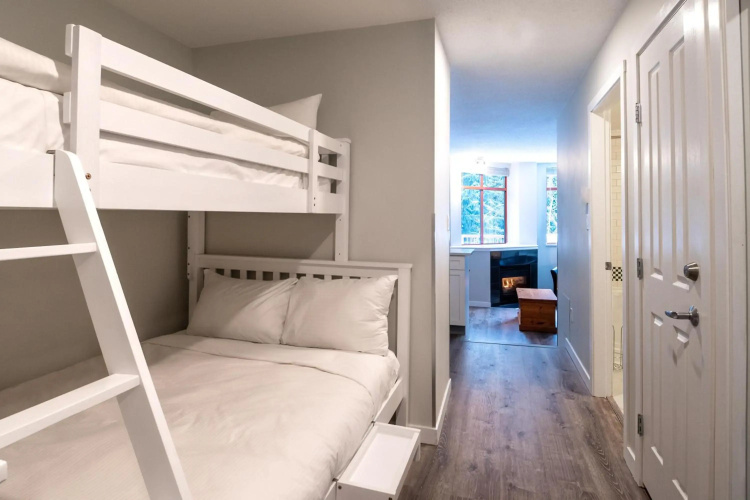 Alpenglow Lodge Family Studio with Murphy Bed by MVA