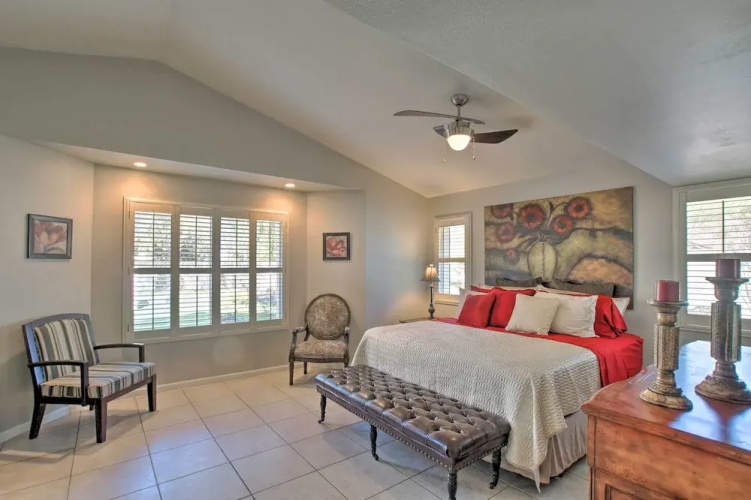 Game Room, Fire Pit & Putting Green: Glendale Home