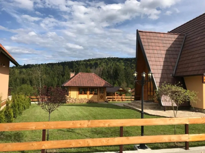 2 Bedrooms Chalet