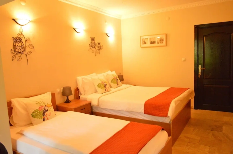 1 Bedroom Standard Triple room with garden view