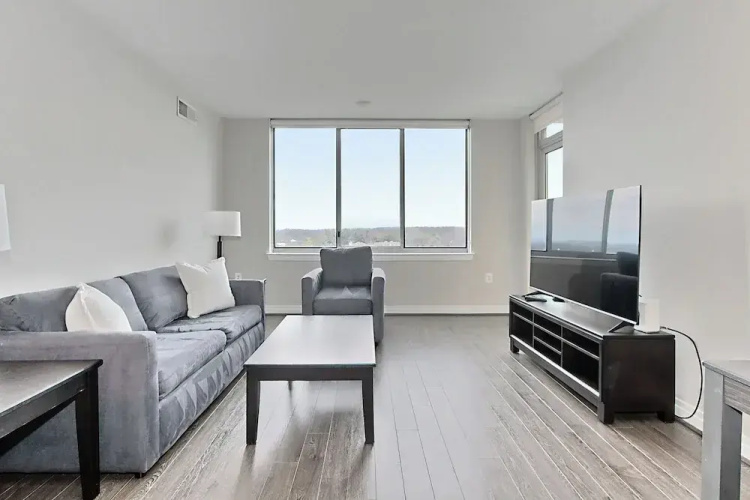 Modern getaway in Reston 2 bedroom