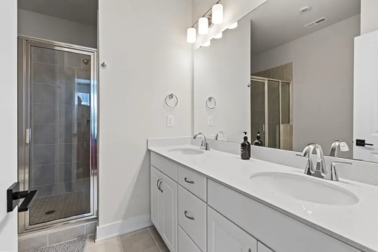 Luxe King 4BR Townhouse in Uptown CLT