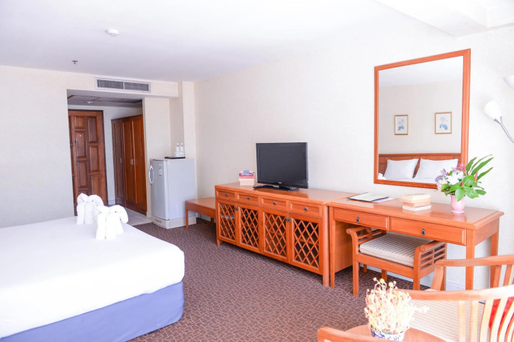 Sandy Spring HotelOver view