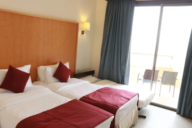Deluxe Twin room with balcony