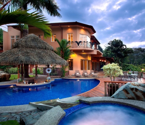 5 Bedrooms Cottage