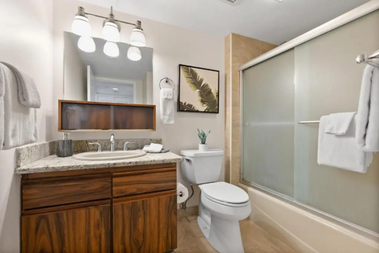 Spacious Waikiki Beach 2BR-Ocean View-Free Parking