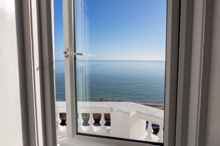 Standard Triple room with sea view
