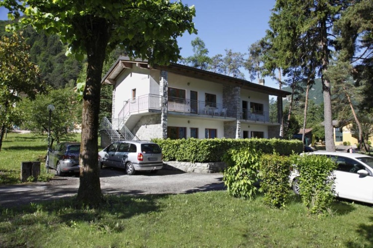 Sextuple Apartment