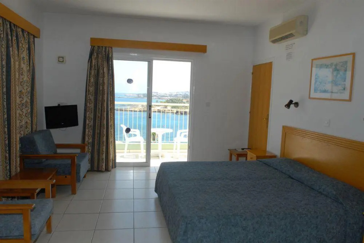 Maistrali Hotel Apts