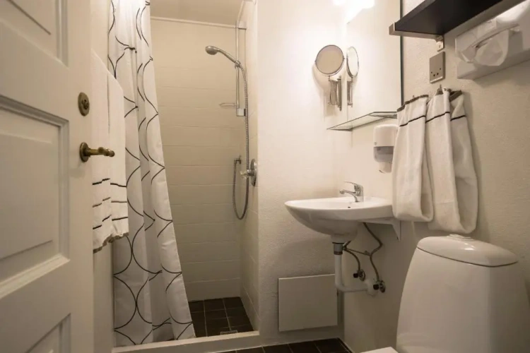 Standard Twin room with balcony