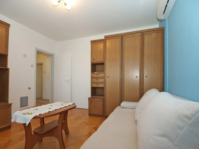Apartment 1922