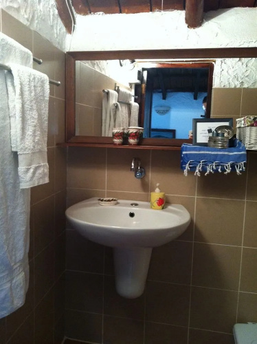 Bakkhos Guesthouse
