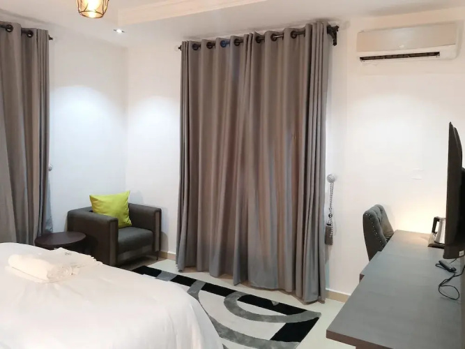 MacDestly Hotel