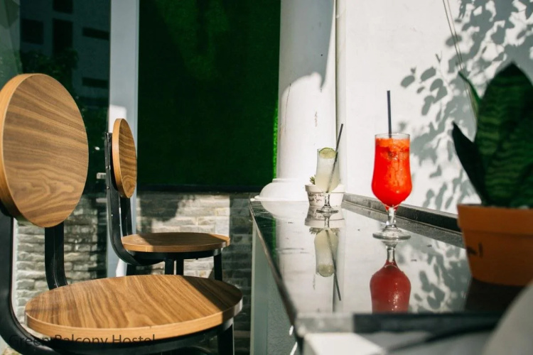 Green Balcony Hostel & Coffee