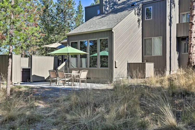Hot Tub + Deck: Large Sunriver Home Near Skiing