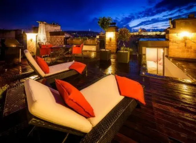Triplex Kings Apartment in Old Town