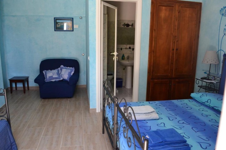 Standard Triple room