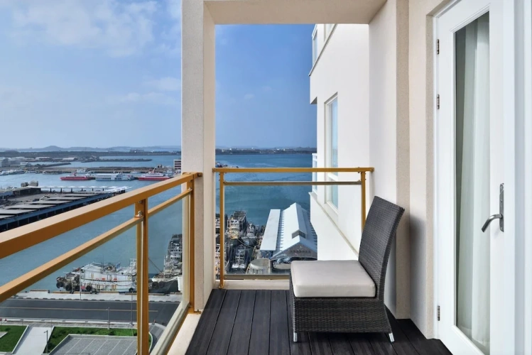 1 Bedroom Premier Suite with harbour view