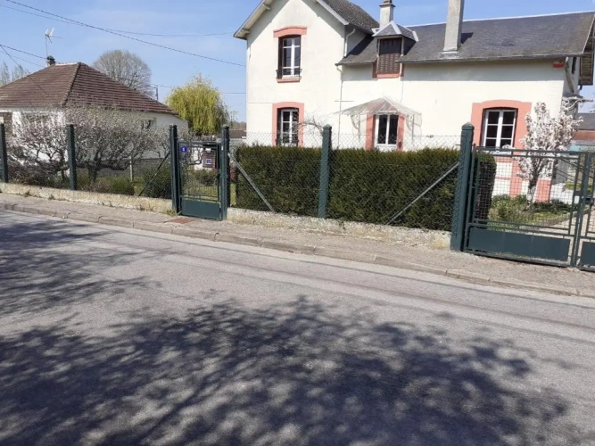 3 Bedrooms Cottage