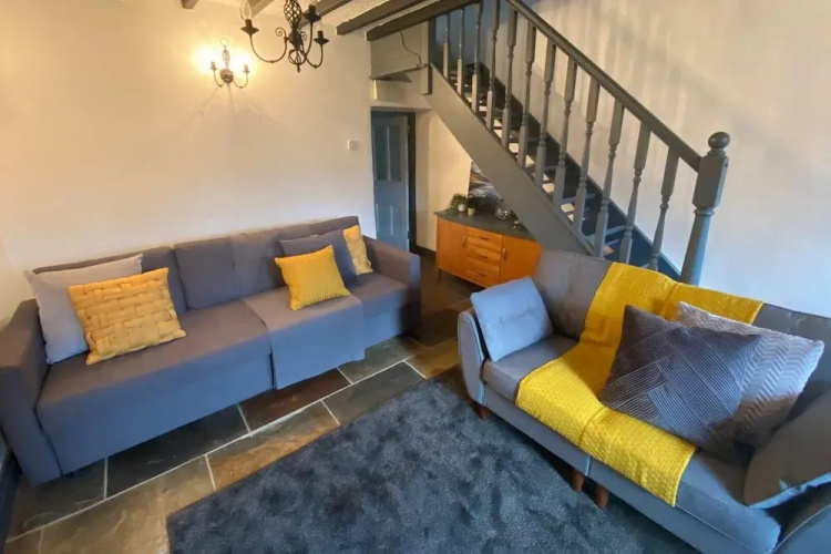 Cottage - Sleeps 4 - Pet Friendly - Terrace