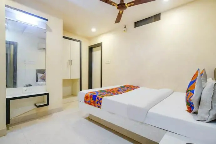 Fabhotel Shivam Palace I