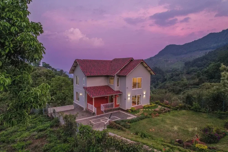 Moving Mist Villa
