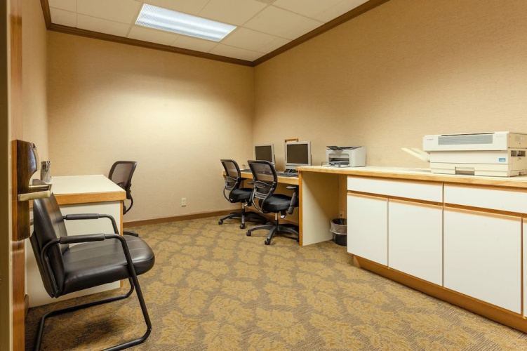 Best Western Dekalb Inn & Suites