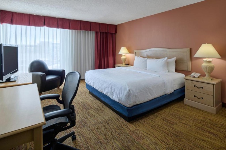 Standard Quadruple room with view