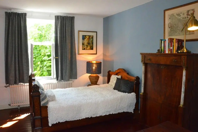 Standard Triple room with view